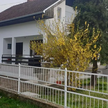 Ricci R 1 Apartment *